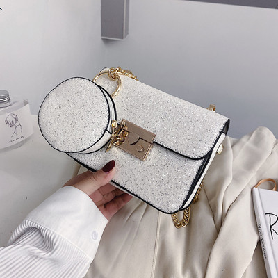 Stilinga rankinė su blizgiomis dalelėmis ir metaliniu užsegimu