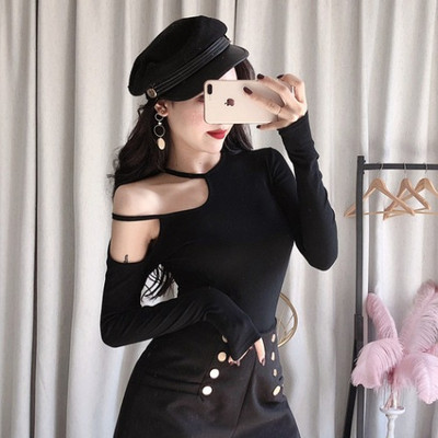 Вталена дамска тениска с изрязани части 