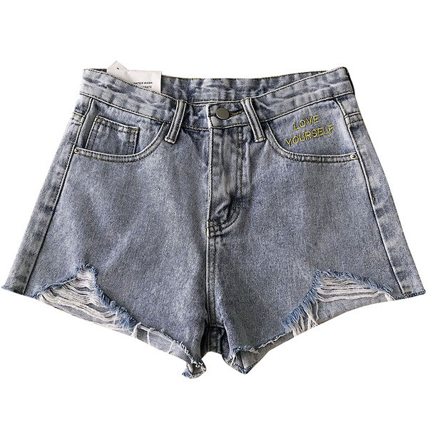 Džinsiniai šortai su aplikacijomis ir užrašu