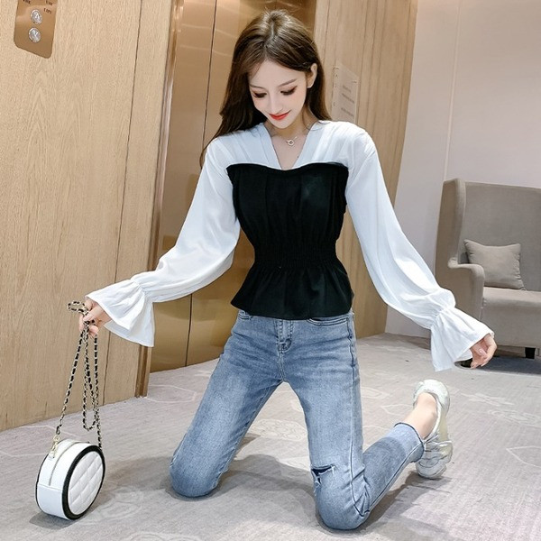 Cămașă de primăvară de damă în două culori, cu decolteu spitz