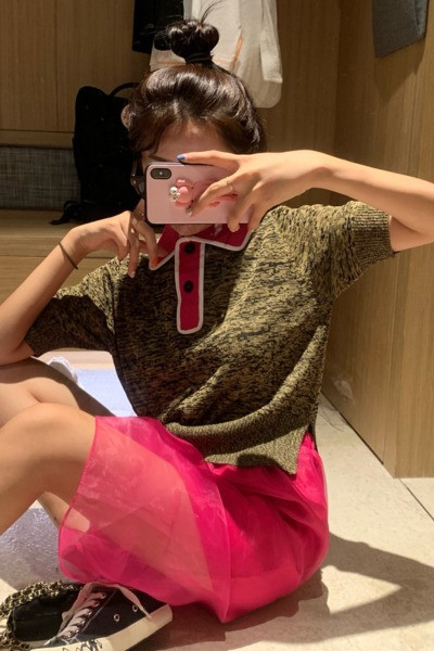 Naujo modelio spyruoklinė palaidinė iš plono mezgimo su klasikine apykakle