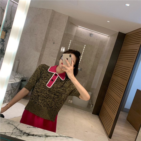 Naujo modelio spyruoklinė palaidinė iš plono mezgimo su klasikine apykakle