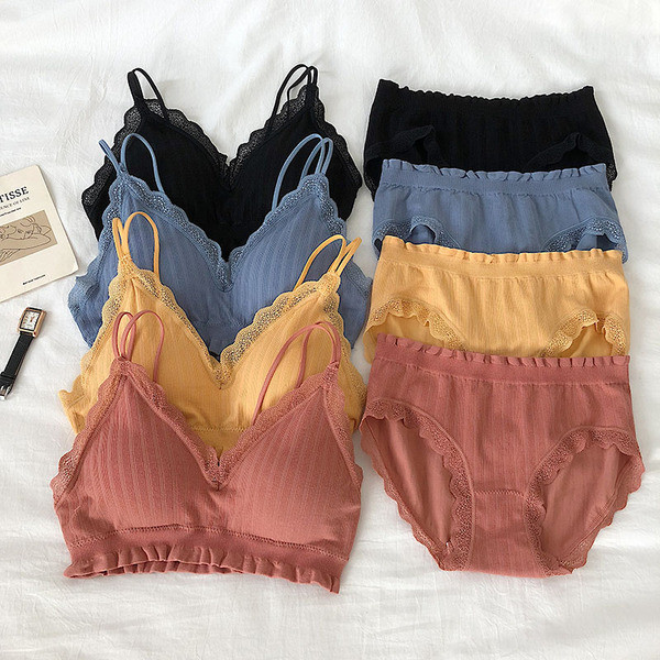 Kasdienis moteriškas apatinių komplektas iš dviejų dalių su dvigubomis petnešėlėmis ir nėriniais