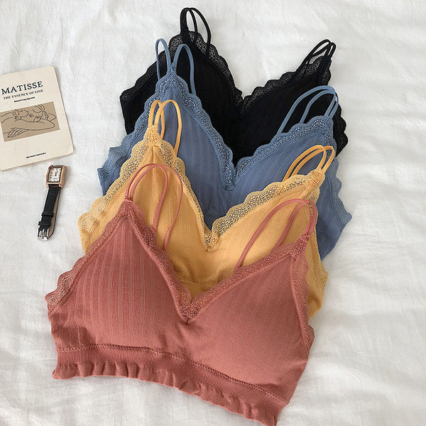 Kasdienis moteriškas apatinių komplektas iš dviejų dalių su dvigubomis petnešėlėmis ir nėriniais