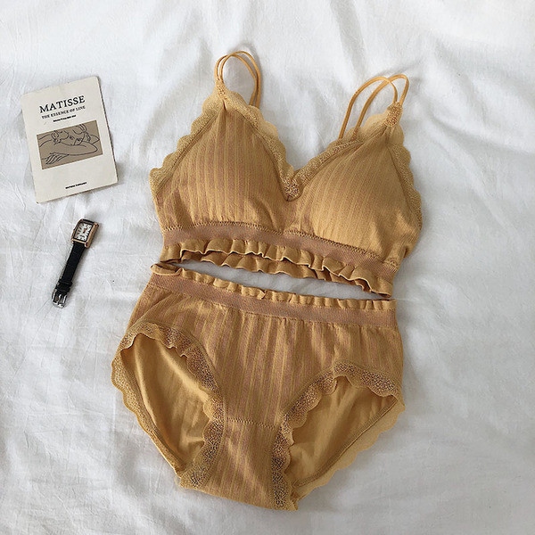 Kasdienis moteriškas apatinių komplektas iš dviejų dalių su dvigubomis petnešėlėmis ir nėriniais