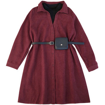 Laisva moteriška suknelė su klasikine apykakle, sagomis ir diržu