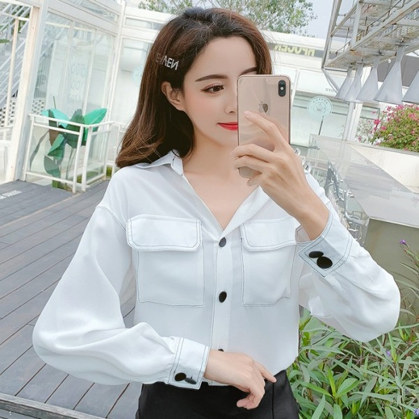 Дамска риза с класическа яка и големи джобове 