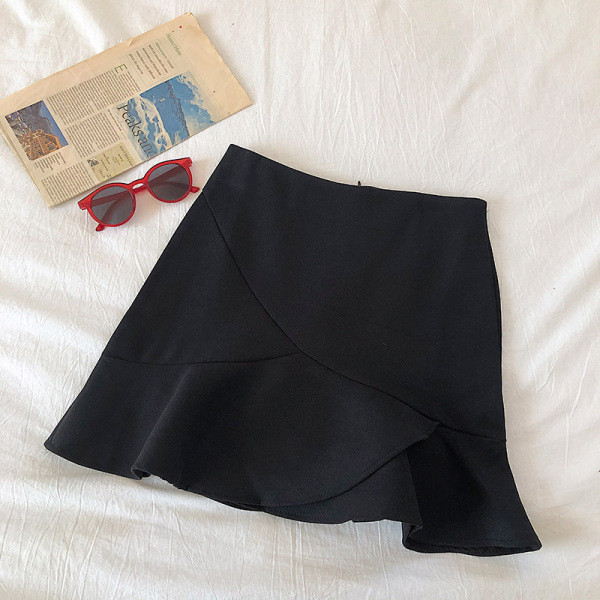 Moteriškas trumpo kirpimo sijonas aukštu juosmeniu