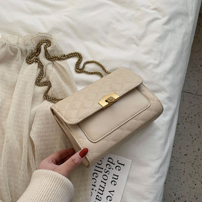 Moderni moteriška rankinė iš eko odos su ilga metaline grandinėle