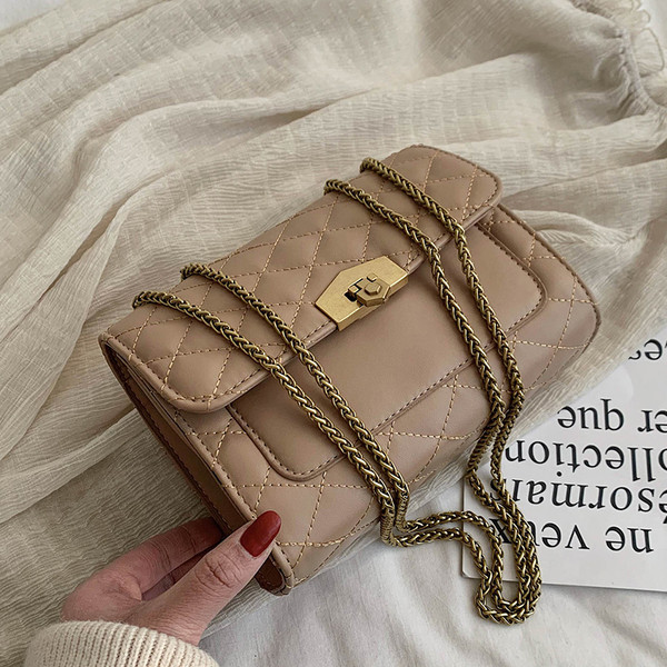 Moderni moteriška rankinė iš eko odos su ilga metaline grandinėle