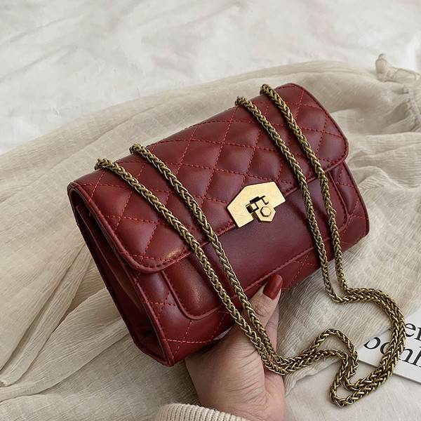 Moderni moteriška rankinė iš eko odos su ilga metaline grandinėle