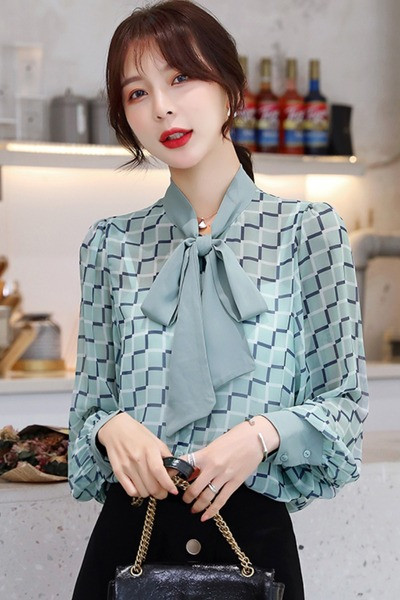 Platūs moteriški marškiniai su apykakle su kaspinu