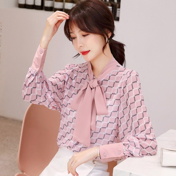 Platūs moteriški marškiniai su apykakle su kaspinu