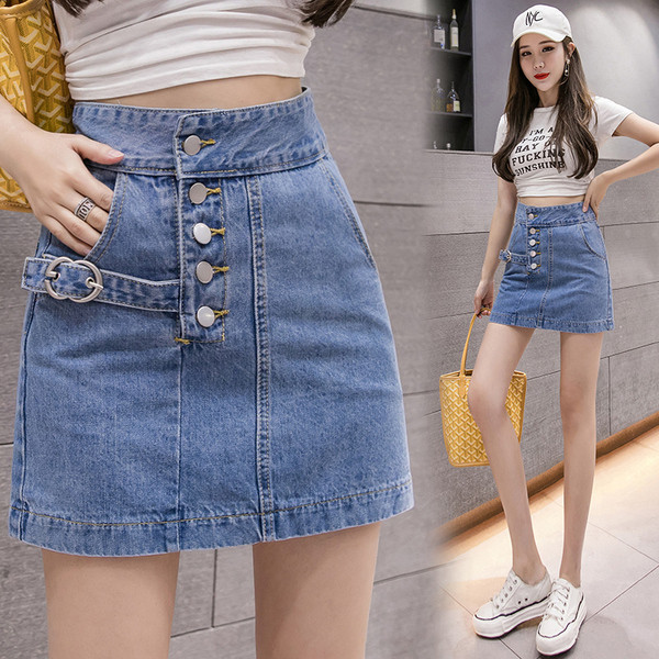 Laisvalaikio moteriškas trumpas džinsinis sijonas su sagomis ir aukštu juosmeniu