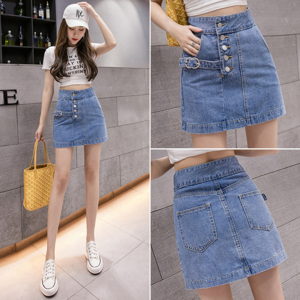 Laisvalaikio moteriškas trumpas džinsinis sijonas su sagomis ir aukštu juosmeniu