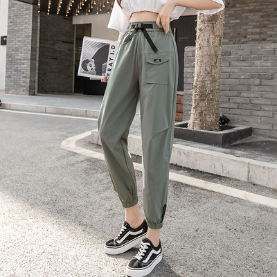 Moteriškos laisvalaikio kelnės su kišenėmis ir diržu