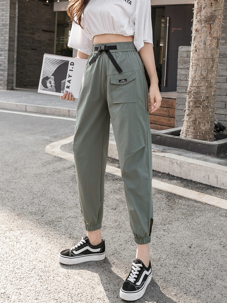 Moteriškos laisvalaikio kelnės su kišenėmis ir diržu