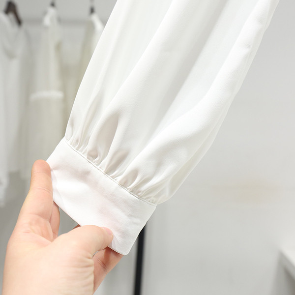 Modernūs moteriški šifoniniai marškiniai su špico iškirpte ir ilgomis rankovėmis