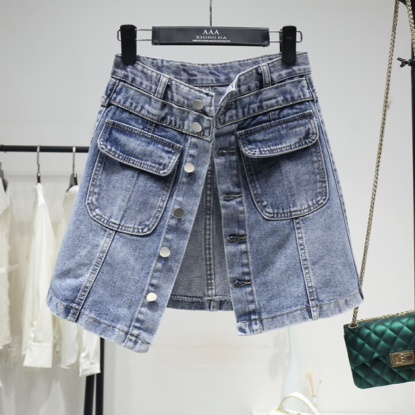 Laisvas moteriškas sijonas aukštu juosmeniu, kišenėmis ir sagomis