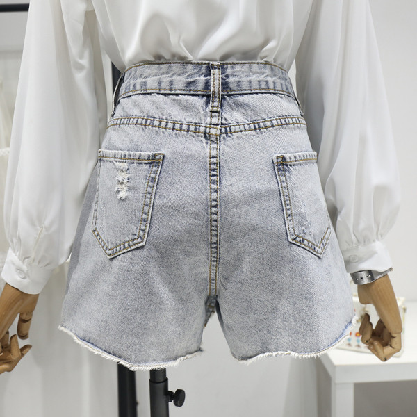 Naujo modelio trumpi džinsiniai sijonai-kelnės su plėšytais motyvais