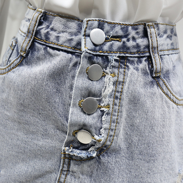 Naujo modelio trumpi džinsiniai sijonai-kelnės su plėšytais motyvais