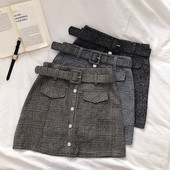 Moteriškas languotas sijono modelis su sagomis ir dirželiu