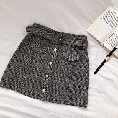 Moteriškas languotas sijono modelis su sagomis ir dirželiu