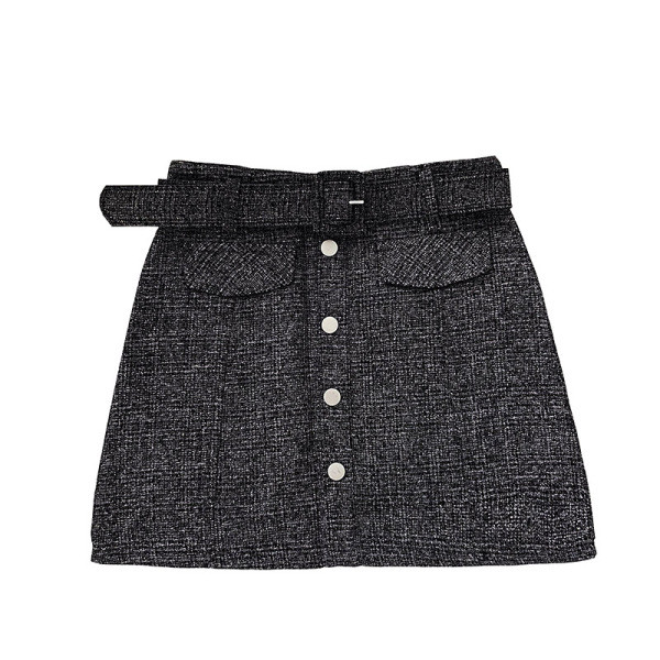 Moteriškas languotas sijono modelis su sagomis ir dirželiu