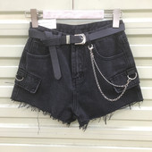 Moteriški laisvalaikio šortai su kišenėmis ir metalinėmis grandinėlėmis