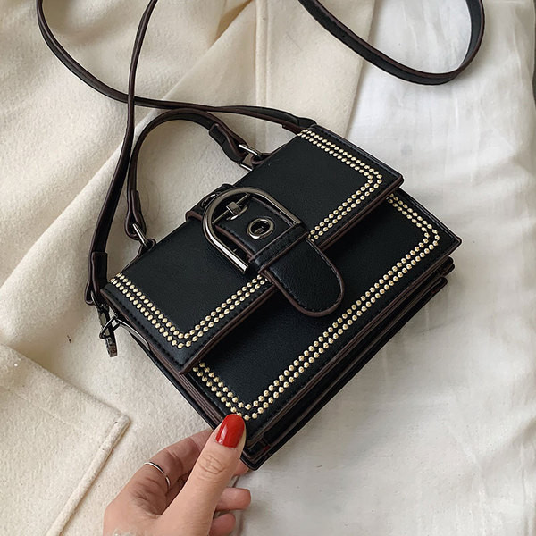 Šiuolaikinė moteriška rankinė su sagtimi ir ilga bei trumpa rankena