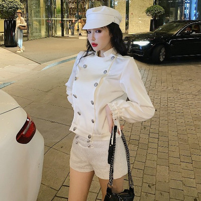 Moteriški marškiniai su sagomis ir raiščiais ant rankovių