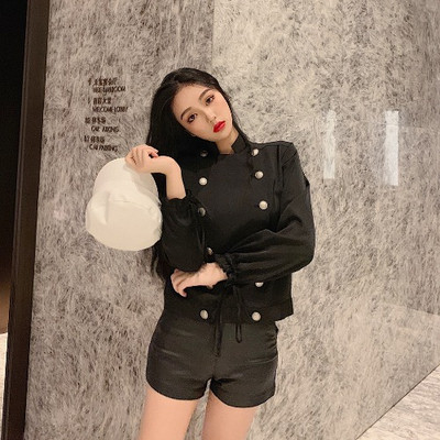 Moteriški marškiniai su sagomis ir raiščiais ant rankovių