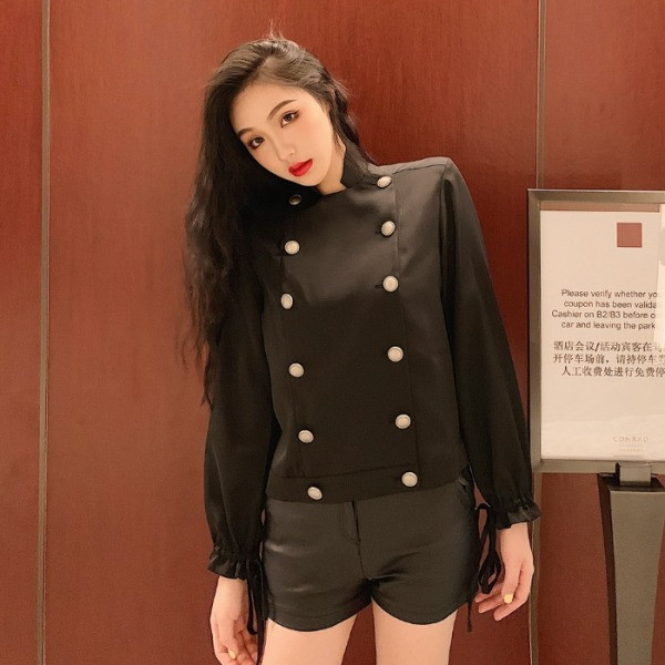 Moteriški marškiniai su sagomis ir raiščiais ant rankovių