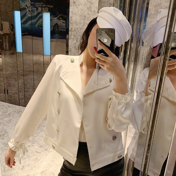 Moteriški marškiniai su sagomis ir raiščiais ant rankovių