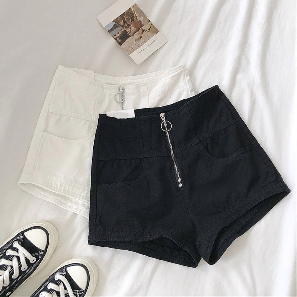 Mūsdienīgi sieviešu šorti ar augstu vidukli, kabatām un rāvējslēdzēju