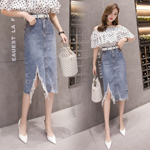 Дамска дънкова пола със средна дължина и скъсани мотиви