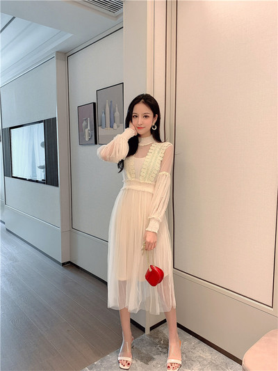 Дамска рокля с тюл и перли