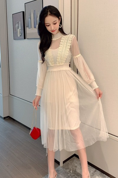 Дамска рокля с тюл и перли 