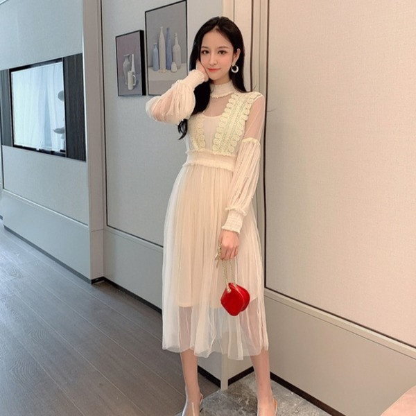 Дамска рокля с тюл и перли 