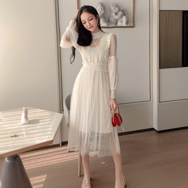 Дамска рокля с тюл и перли 