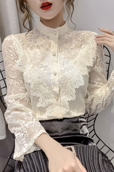 Ženska čipkasta košulja s gumbima - biseri