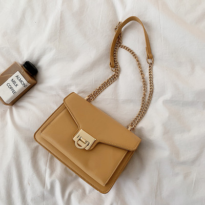 Geanta de dama din piele ecologica cu inchidere metalica