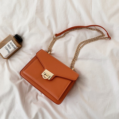 Geanta de dama din piele ecologica cu inchidere metalica