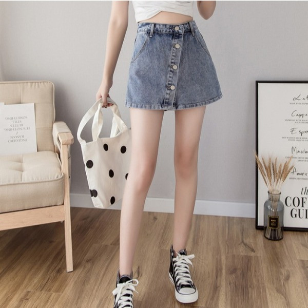 Къса дамска пола с асиметрично закопчаване 