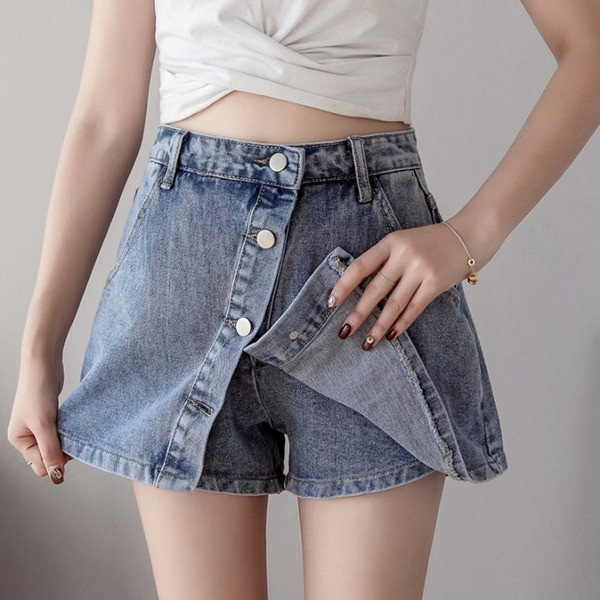 Къса дамска пола с асиметрично закопчаване 