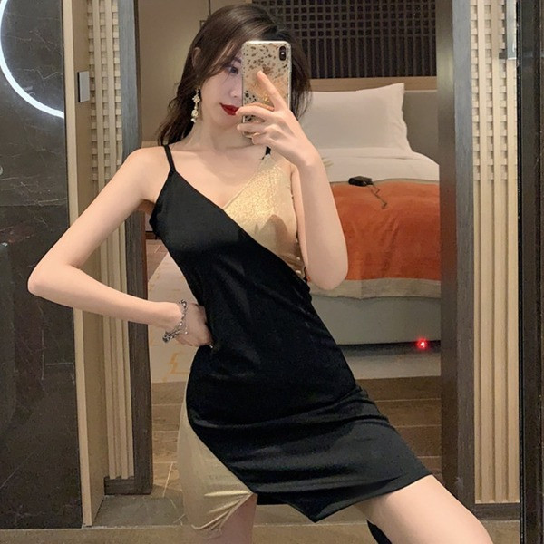 Jauna modeļa sieviešu kleita ar V-veida kakla izgriezumu un plānām lencītēm