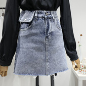 Moderni īsi sieviešu svārki ar kabatām un saplēstiem elementiem