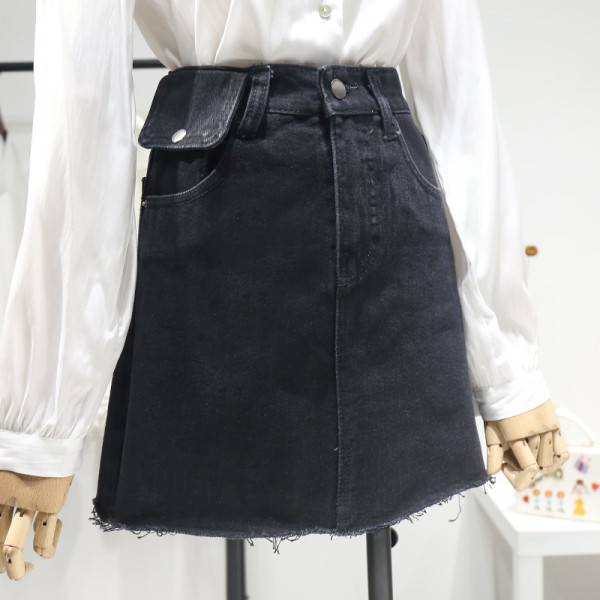 Moderni īsi sieviešu svārki ar kabatām un saplēstiem elementiem