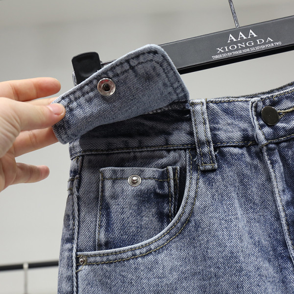 Moderni īsi sieviešu svārki ar kabatām un saplēstiem elementiem