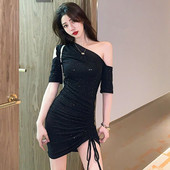 Модерна дамска черна рокля с къс ръкав и връзки